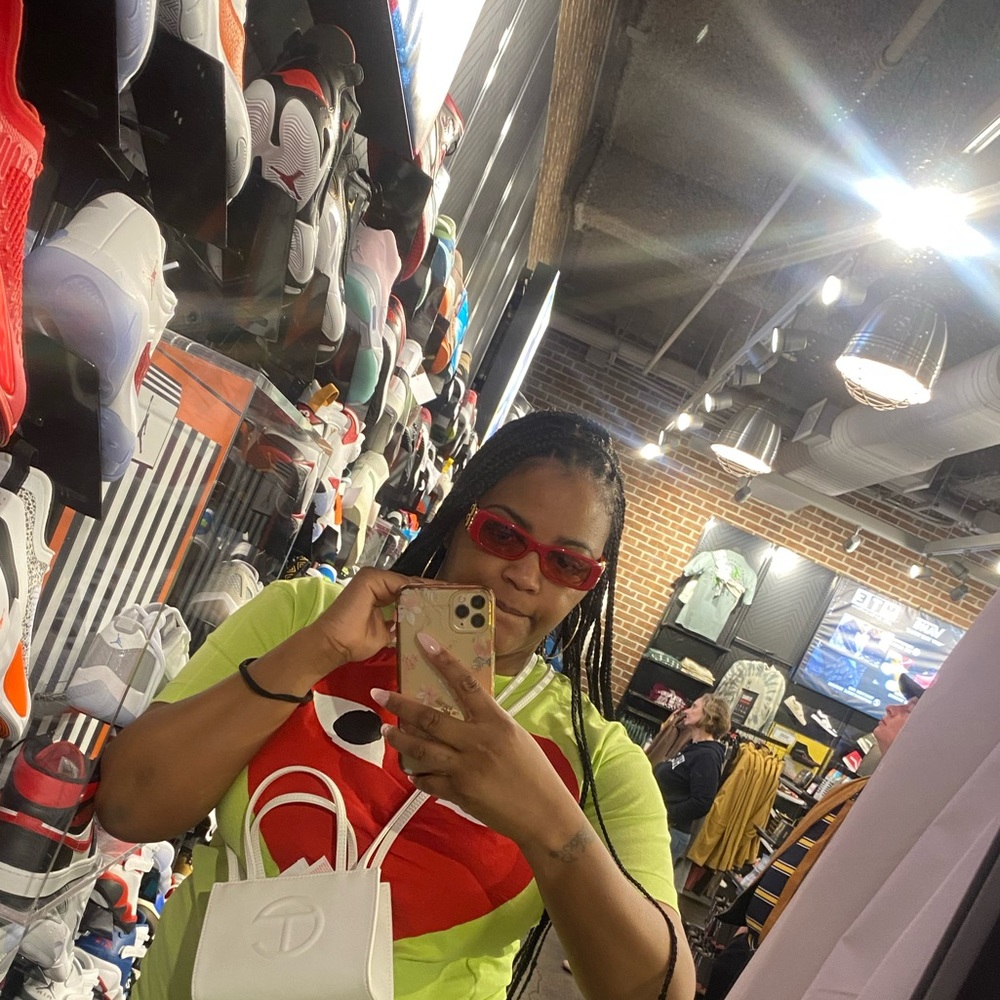 Meet your Posher, Jade